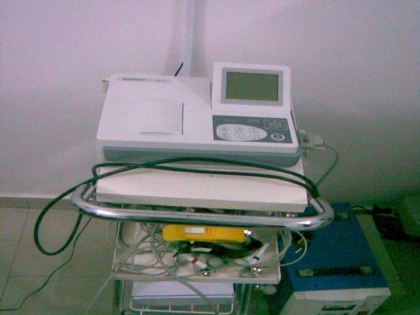 Self-interpreting ECG machine