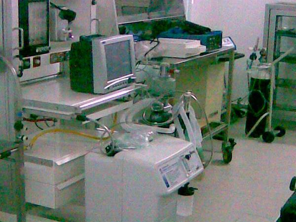 Anaesthetic machine and equipment in the theatre